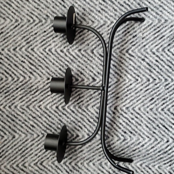 😸Black Metal Triple Candle Holder - Picture 4 of 5